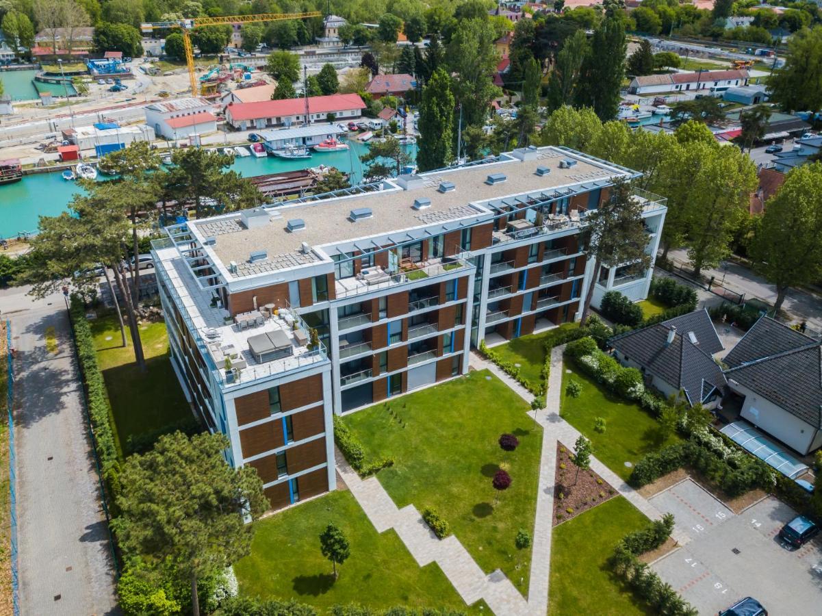 Mf Port Azur Wellness Apartments Siófok Zewnętrze zdjęcie